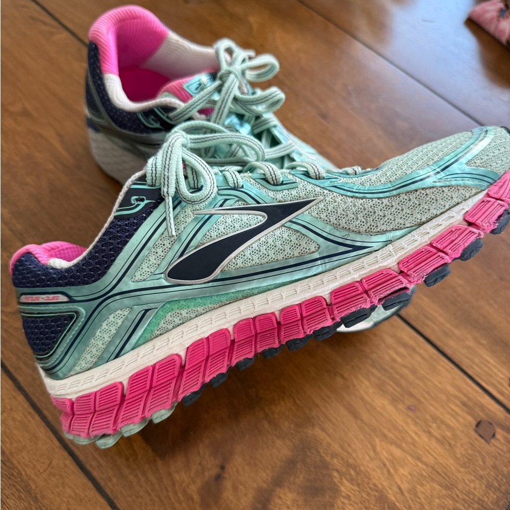 Brooks Women's Athletic Shoes - Mint and Pink